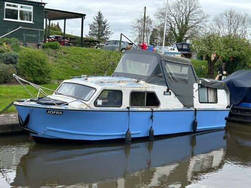 23ft Buckingham Cabin Cruiser