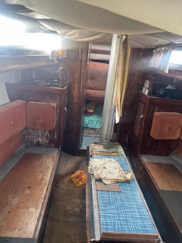 'Tumblehome' S&S 30 photo